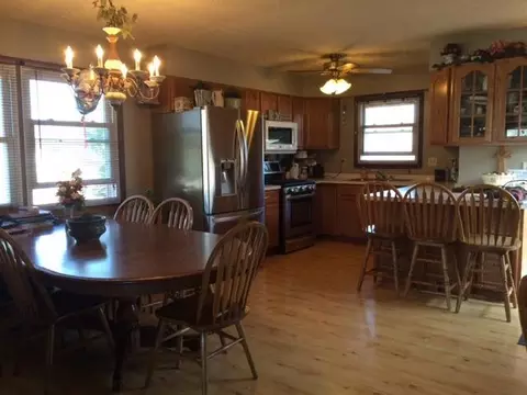 2122 3rd Ave E, Williston, ND 58801 photo 2