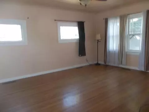 315 4th Ave W, Williston, ND 58801 photo 3