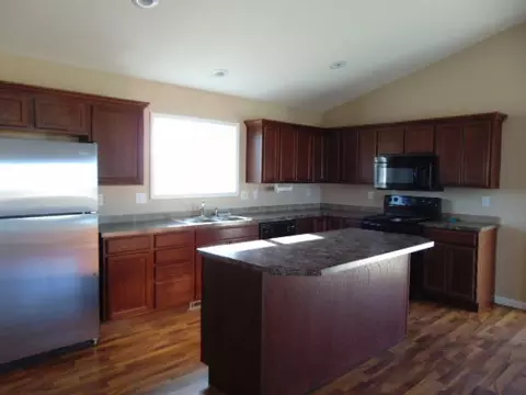 4830 Southview Ln, Williston, ND 58801 photo 9