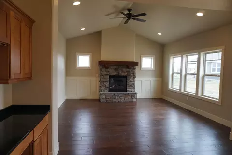 6911 Darby, Williston, ND 58801 photo 5