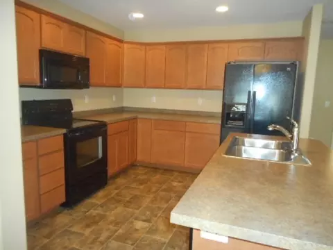 2617 Bradford Ct, Williston, ND 58801 photo 3