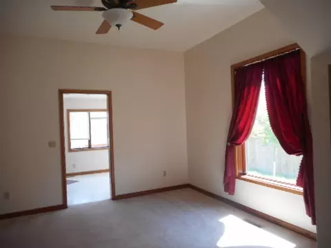 606 1st Ave E, Williston, ND 58801 photo 3