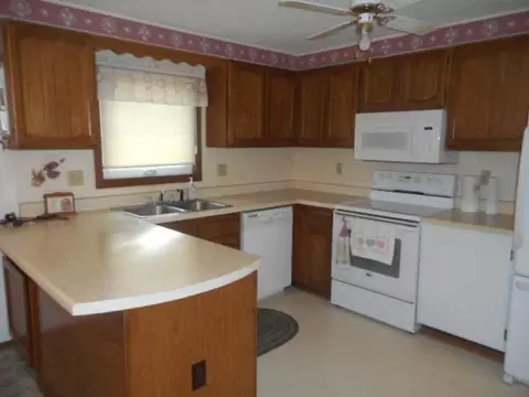1919 13th Ave W, Williston, ND 58801 photo 5