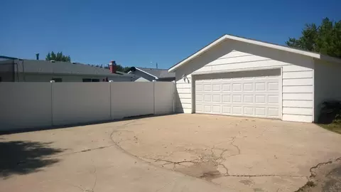 1310 24th St W, Williston, ND 58801 photo 2