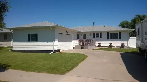 1310 24th St W, Williston, ND 58801 photo 1