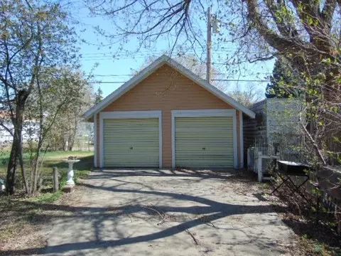 616 Third Ave E, Williston, ND 58801 photo 2