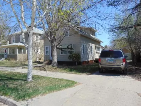 616 Third Ave E, Williston, ND 58801 photo 1