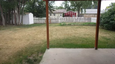 908 14th Ave W, Williston, ND 58801 photo 3