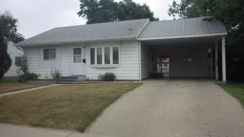 908 14th Ave W, Williston, ND 58801 photo 1