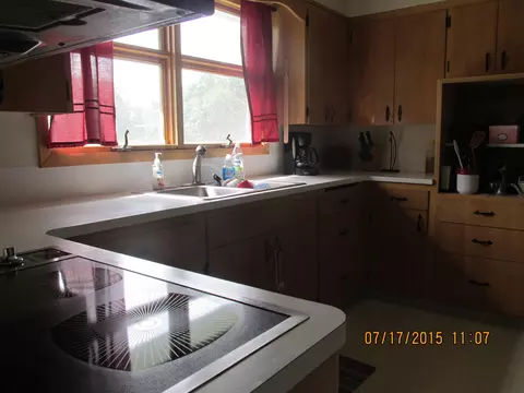 210 14th St E, Williston, ND 58801 photo 2