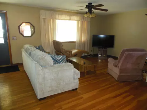 209 14th St E, Williston, ND 58801 photo 5