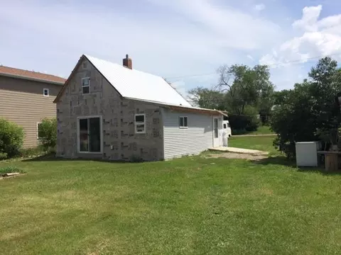 309 2nd St SE, Stanley, ND 58784 photo 1