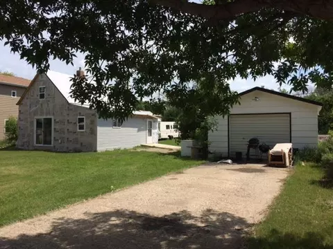 309 2nd St SE, Stanley, ND 58784 photo 2