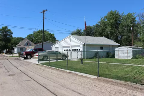 411 7th Ave W, Williston, ND 58801 photo 4