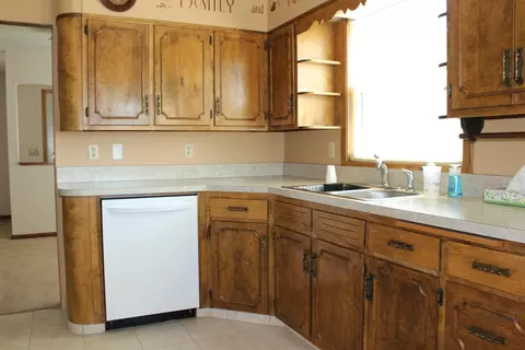 411 7th Ave W, Williston, ND 58801 photo 5