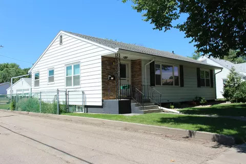 411 7th Ave W, Williston, ND 58801 photo 1