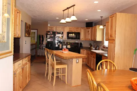728 16th St W, Williston, ND 58801 photo 7