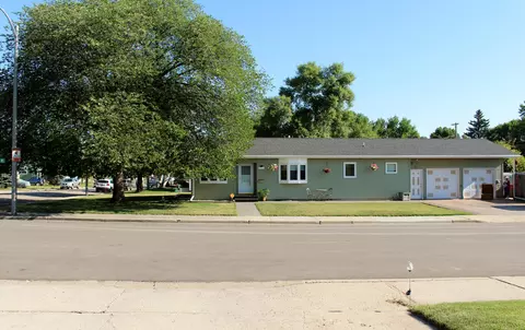 728 16th St W, Williston, ND 58801 photo 1