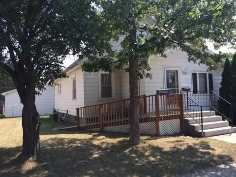 914 6th Ave W, Williston, ND 58801 photo 2
