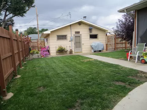 1607 1st Ave E, Williston, ND 58801 photo 2