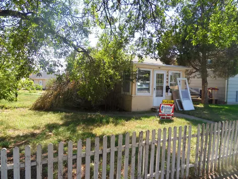 1009 4th St W, Williston, ND 58801 photo 1