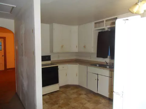 1009 4th St W, Williston, ND 58801 photo 4