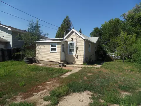1009 4th St W, Williston, ND 58801 photo 2