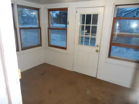 1009 4th St W, Williston, ND 58801 photo 3