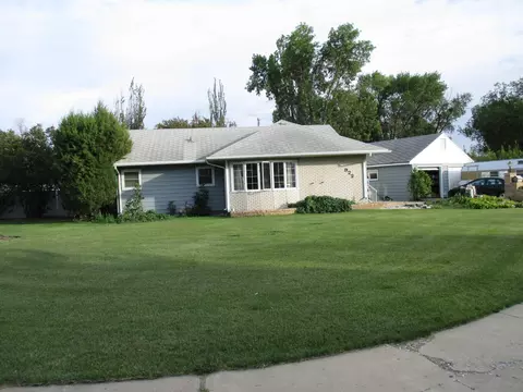 922 14th Ave W, Williston, ND 58801 photo 1