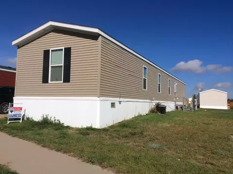 2210 32nd St W, Williston, ND 58801 photo 2