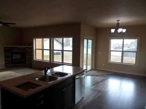 1821 23rd St W, Williston, ND 58801 photo 2