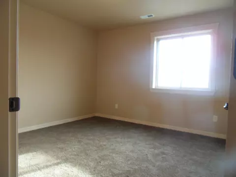 1821 23rd St W, Williston, ND 58801 photo 8