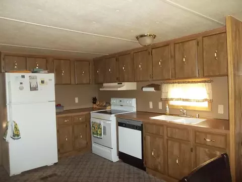 1001 27th St W, Williston, ND 58801 photo 3