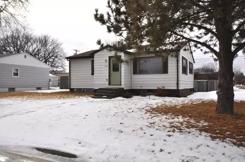 2123 6th Ave E, Williston, ND 58801 photo 2