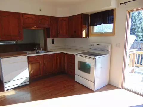 1705 Hillside Ct, Williston, ND 58801 photo 2