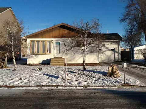 725 9th St E, Williston, ND 58801 photo 1