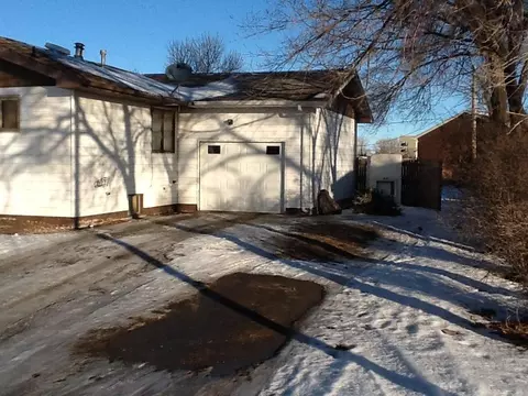725 9th St E, Williston, ND 58801 photo 4