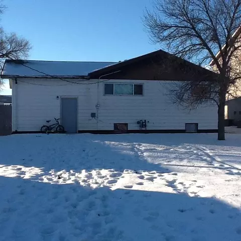 725 9th St E, Williston, ND 58801 photo 5