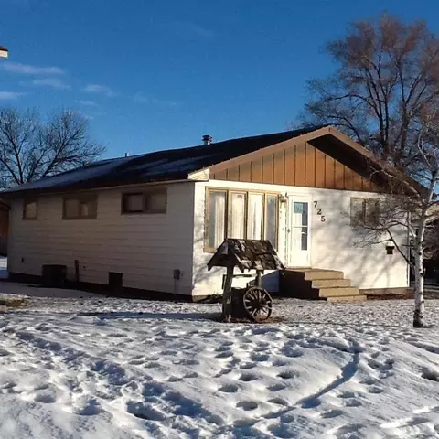 725 9th St E, Williston, ND 58801 photo 2