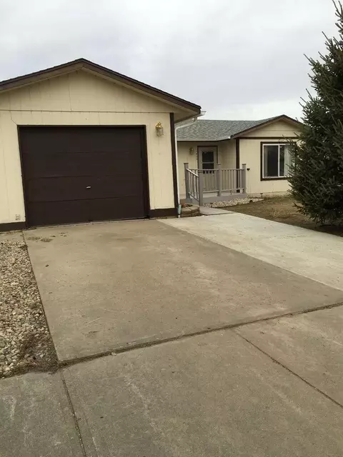 1823 20th Ave W, Williston, ND 58801 photo 3