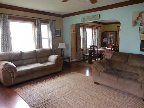 707 3rd Ave E, Williston, ND 58801 photo 2
