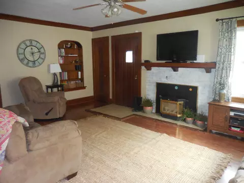 707 3rd Ave E, Williston, ND 58801 photo 4