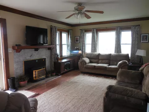 707 3rd Ave E, Williston, ND 58801 photo 3