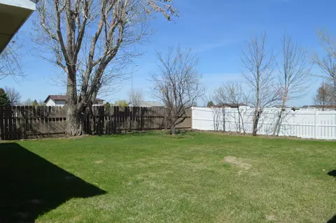 1809 Crest St, Williston, ND 58801 photo 22