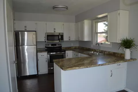 1809 Crest St, Williston, ND 58801 photo 2