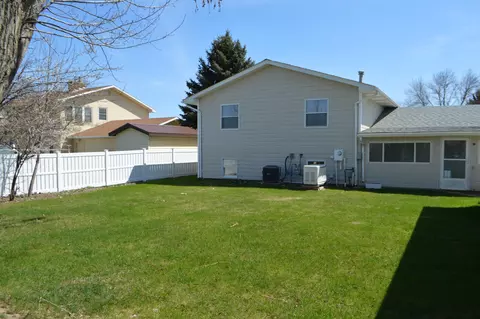 1809 Crest St, Williston, ND 58801 photo 23