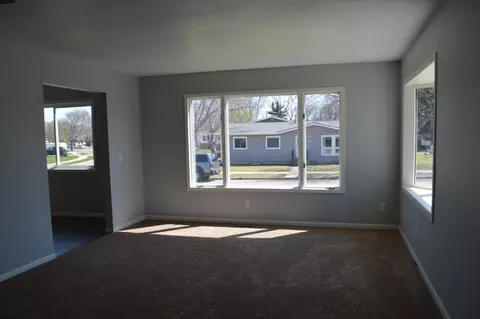 1809 Crest St, Williston, ND 58801 photo 4