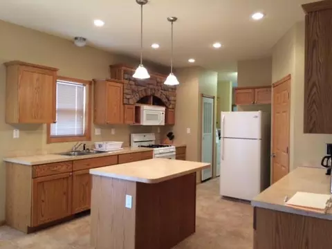 4827 Southview St, Williston, ND 58801 photo 2