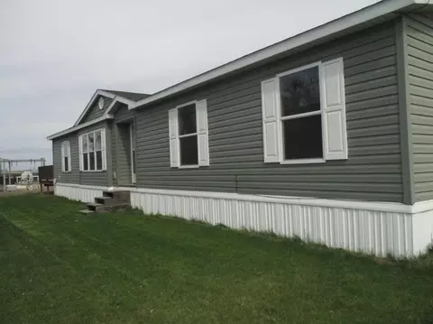 810 6th Ave NW, Williston, ND 58801 photo 1
