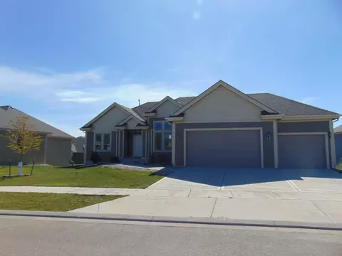 3329 Prairie Commons St, Williston, ND 58801 photo 2